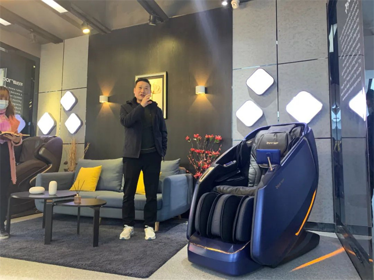 zoty中欧体育官方网站體育集團旗下品牌—銳珀爾舉行新款4D穴感總裁按摩椅S500內訓會